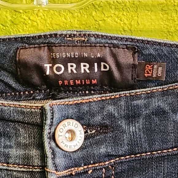 Torrid Premium Medium Wash Jeans Size 12 - Picture 3 of 9